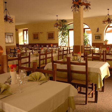 Albergo Ristorante Sole Mezzoldo ภายนอก รูปภาพ