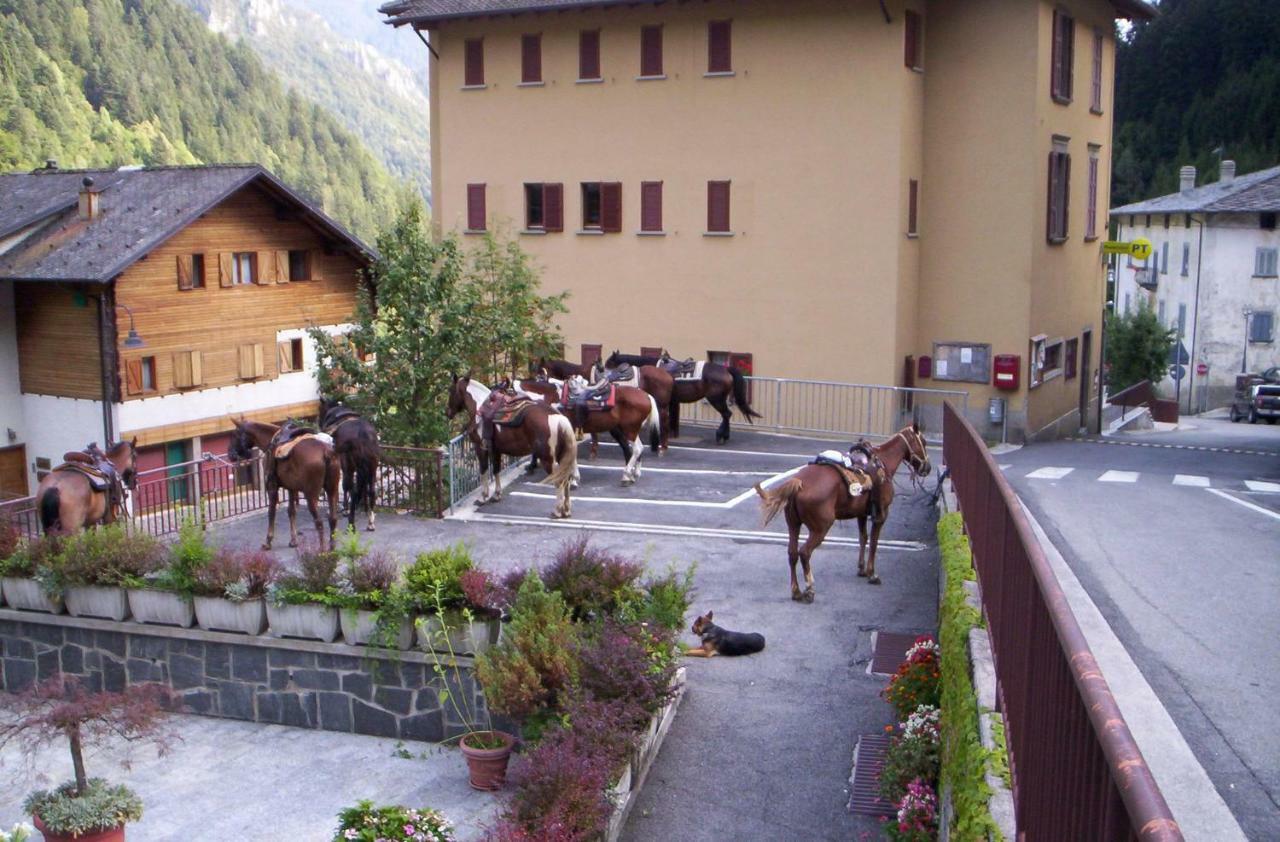 Albergo Ristorante Sole Mezzoldo ภายนอก รูปภาพ